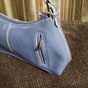 $6 Closeout! Nine West petite blue clutch